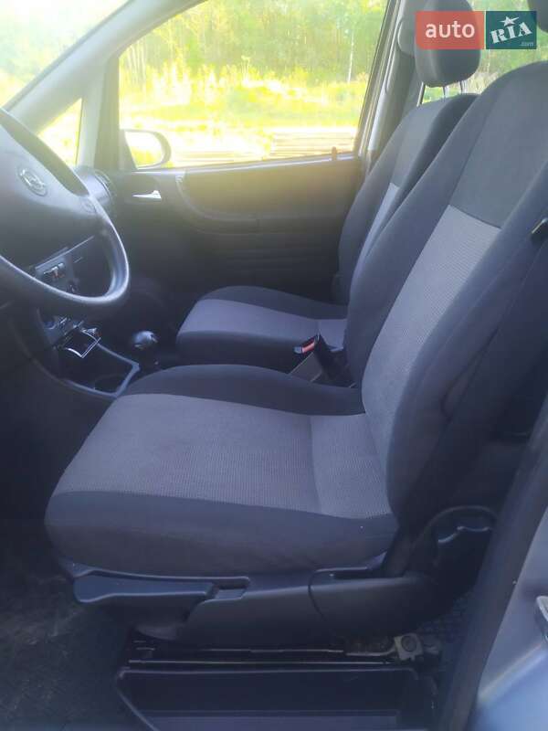 Минивэн Opel Zafira 2004 в Овруче