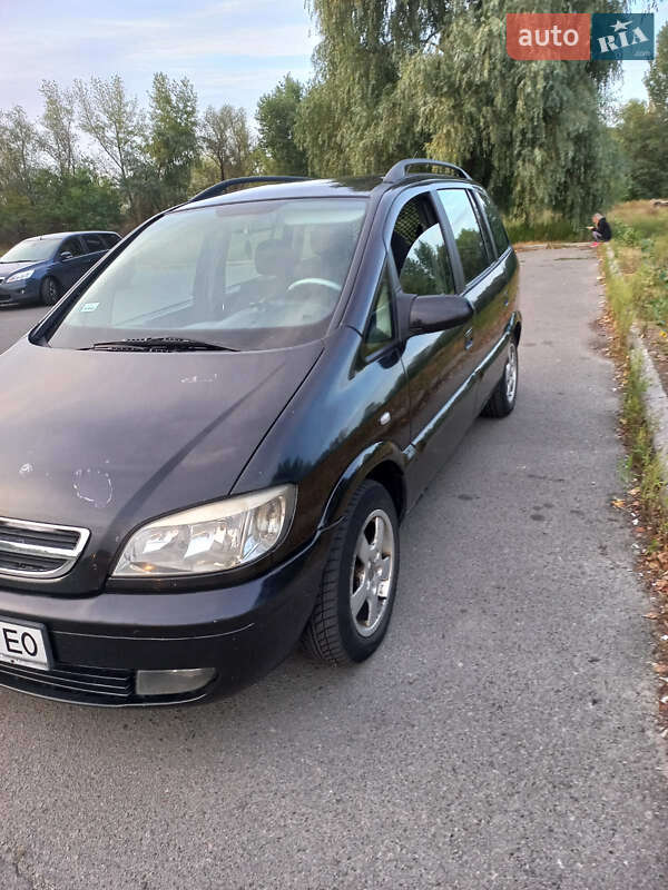 Минивэн Opel Zafira 2002 в Киеве