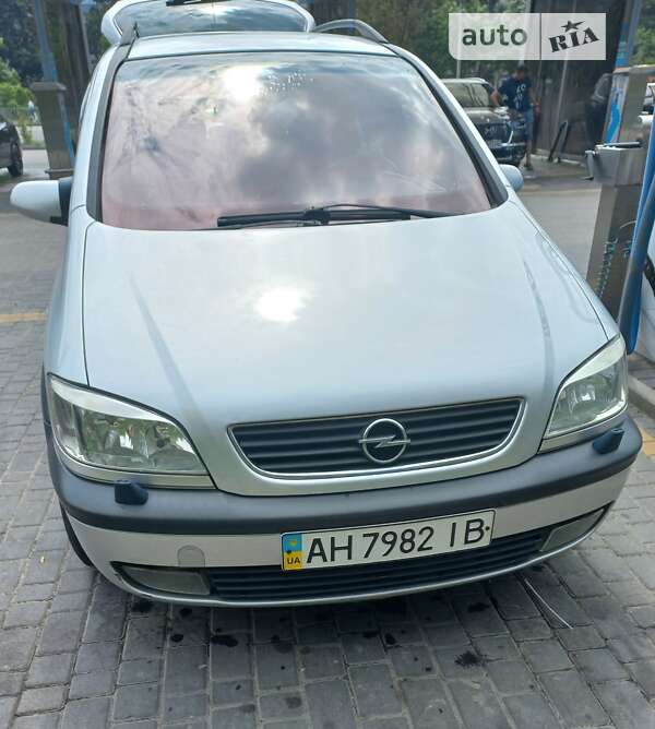 Минивэн Opel Zafira 2001 в Днепре