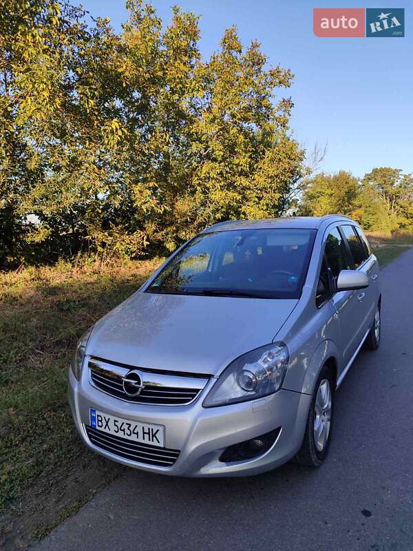 Минивэн Opel Zafira 2012 в Виньковцах