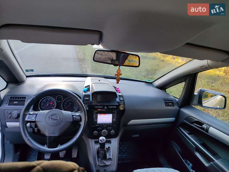 Минивэн Opel Zafira 2012 в Виньковцах
