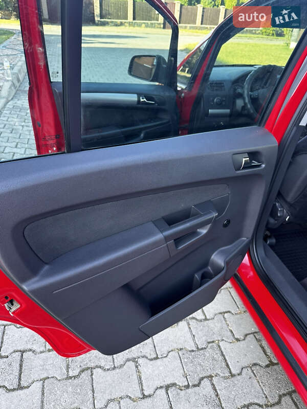 Мінівен Opel Zafira 2010 в Луцьку