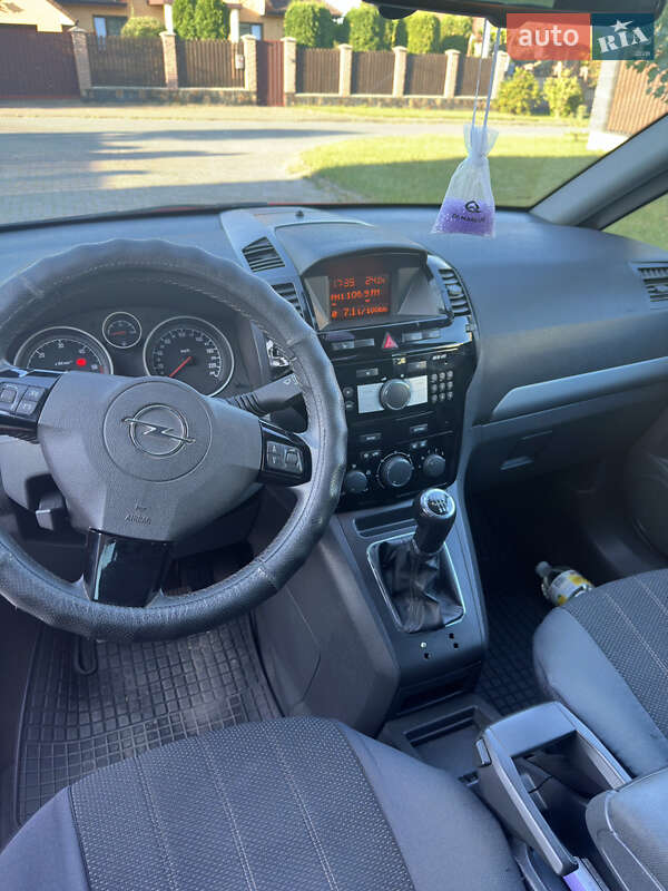 Мінівен Opel Zafira 2010 в Луцьку