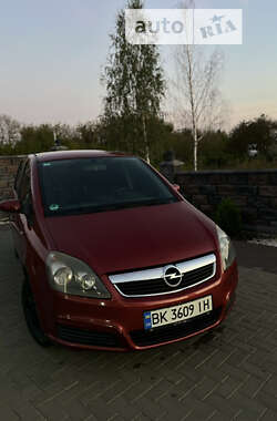 Минивэн Opel Zafira 2006 в Клевани