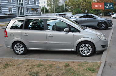 Минивэн Opel Zafira 2008 в 