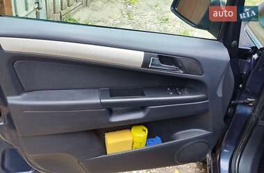 Минивэн Opel Zafira 2008 в 