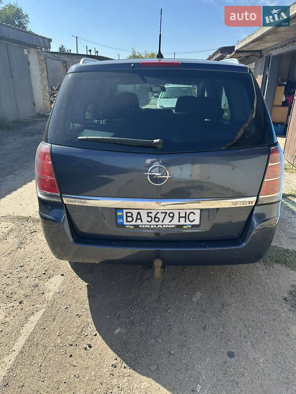 Минивэн Opel Zafira 2007 в Долинской