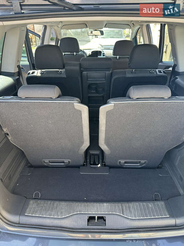 Минивэн Opel Zafira 2007 в Долинской