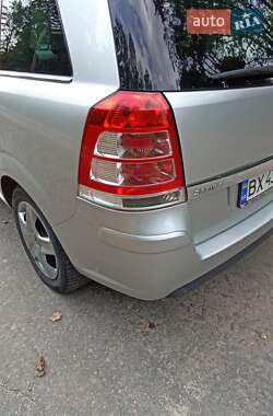 Минивэн Opel Zafira 2011 в Житомире