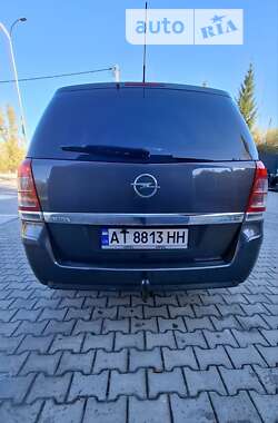 Минивэн Opel Zafira 2010 в Галиче