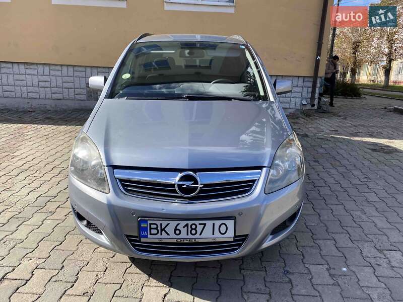 Мінівен Opel Zafira 2011 в Здолбуніві