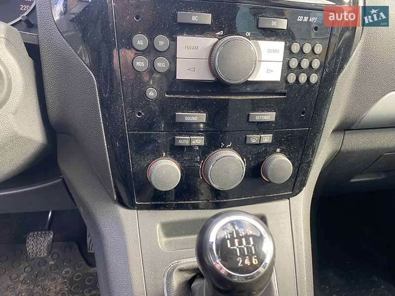 Мінівен Opel Zafira 2011 в Здолбуніві