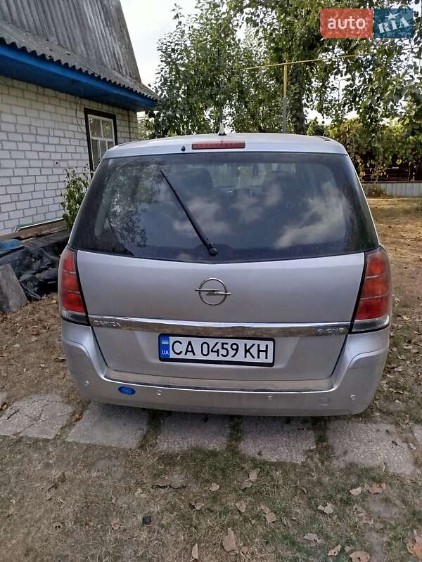 Минивэн Opel Zafira 2006 в Черкассах