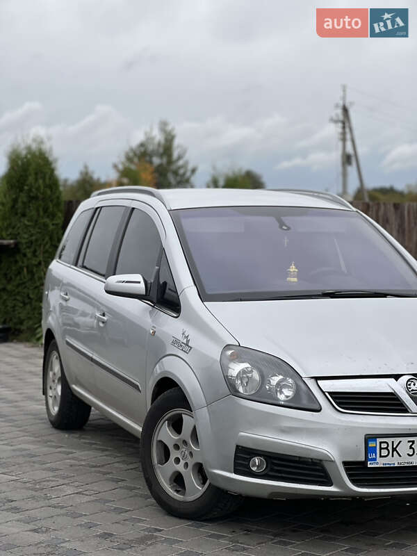 Мінівен Opel Zafira 2006 в Дубровиці