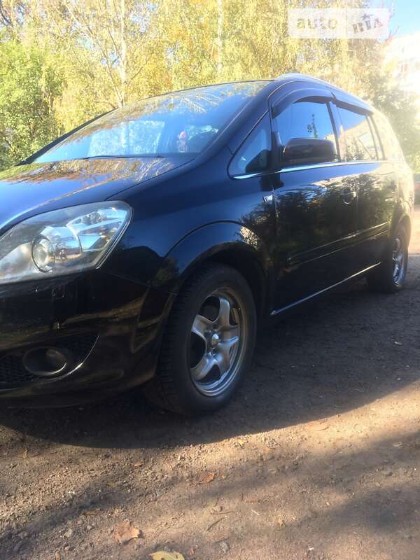 Минивэн Opel Zafira 2008 в Лугинах