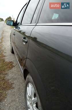 Минивэн Opel Zafira 2010 в 