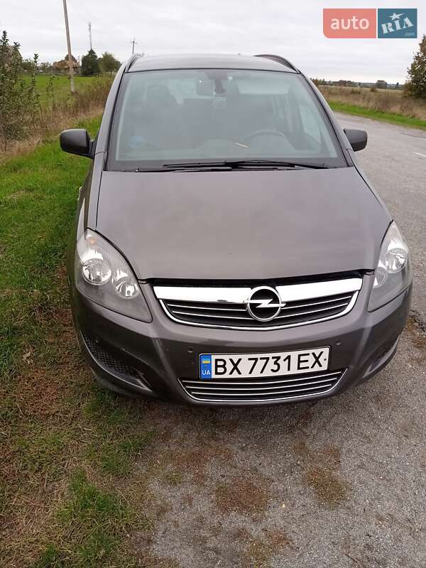 Минивэн Opel Zafira 2010 в 