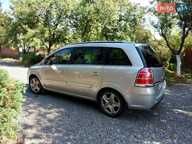 Минивэн Opel Zafira 2006 в Мукачево