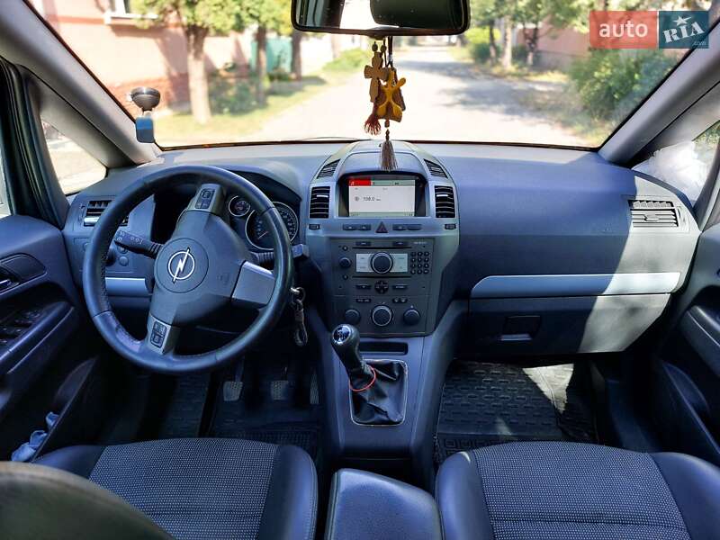 Минивэн Opel Zafira 2006 в Мукачево