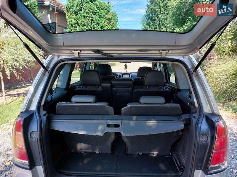 Минивэн Opel Zafira 2006 в Мукачево