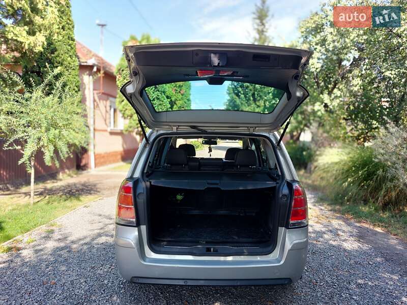 Минивэн Opel Zafira 2006 в Мукачево