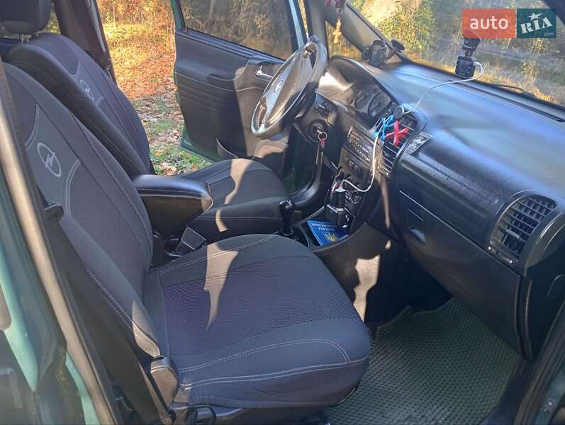 Минивэн Opel Zafira 2001 в Бобрке