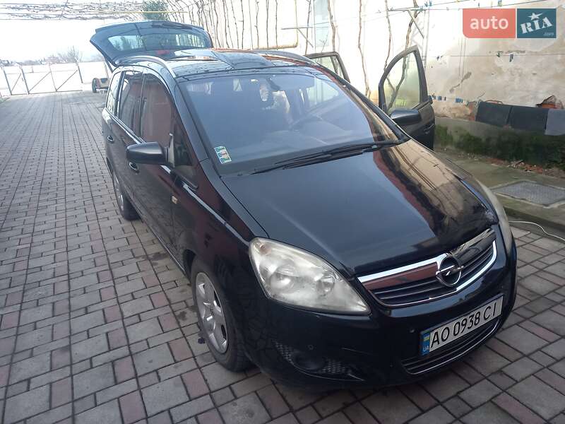 Минивэн Opel Zafira 2008 в 