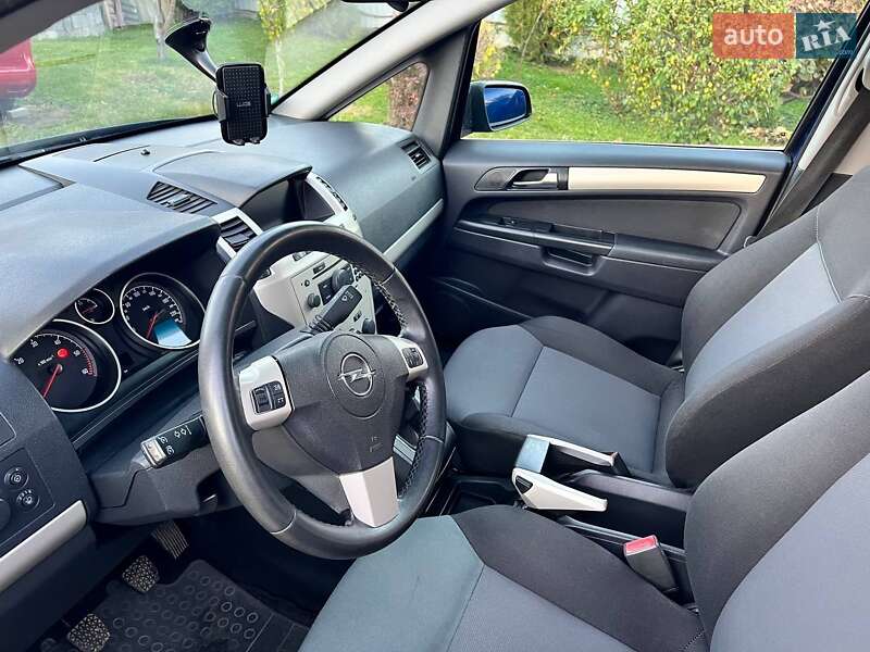 Минивэн Opel Zafira 2008 в Калуше