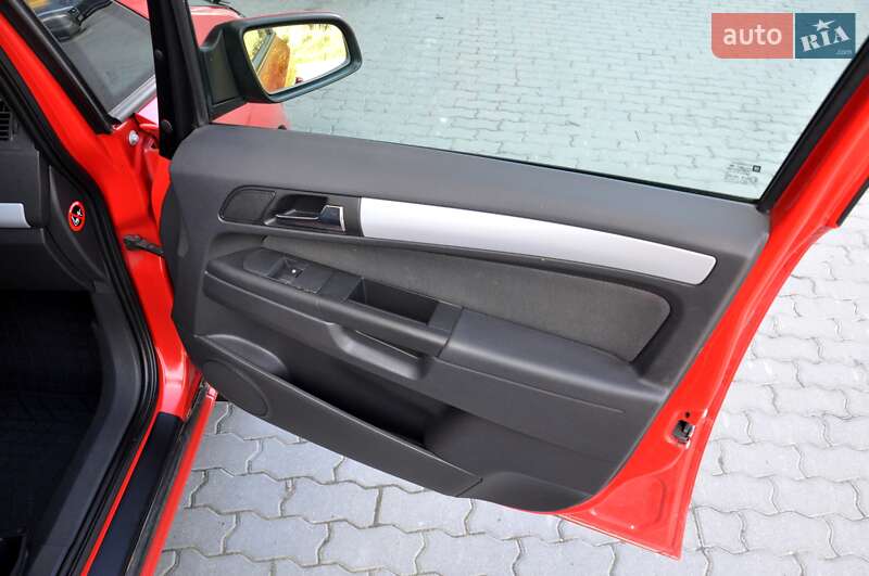 Минивэн Opel Zafira 2006 в Львове