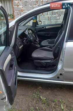 Минивэн Opel Zafira 2008 в 