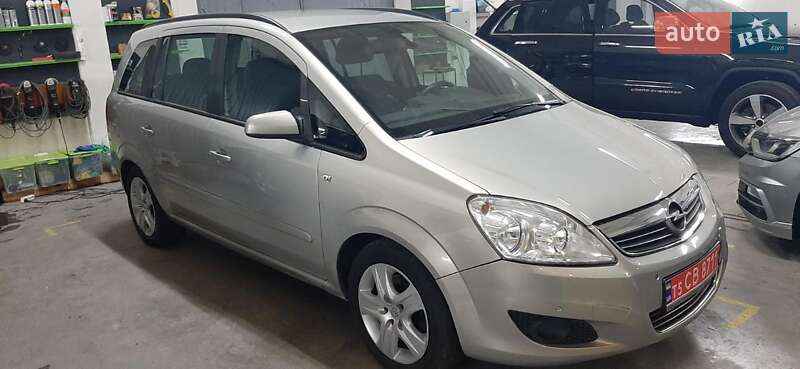 Минивэн Opel Zafira 2009 в Косове