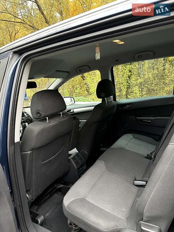 Мінівен Opel Zafira 2011 в Гадячі