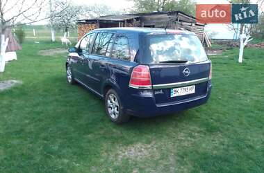 Минивэн Opel Zafira 2006 в Вараше