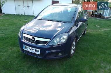 Минивэн Opel Zafira 2006 в Вараше