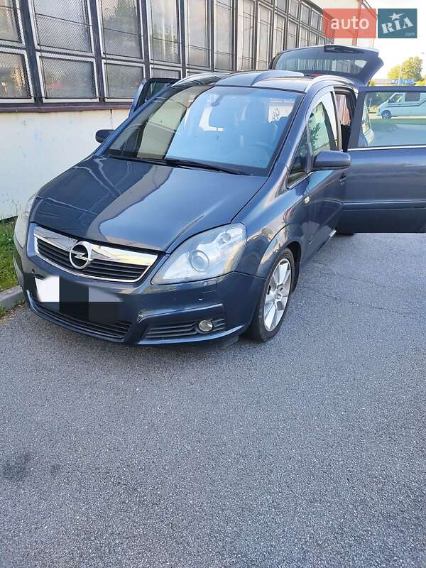 Минивэн Opel Zafira 2008 в Луцке