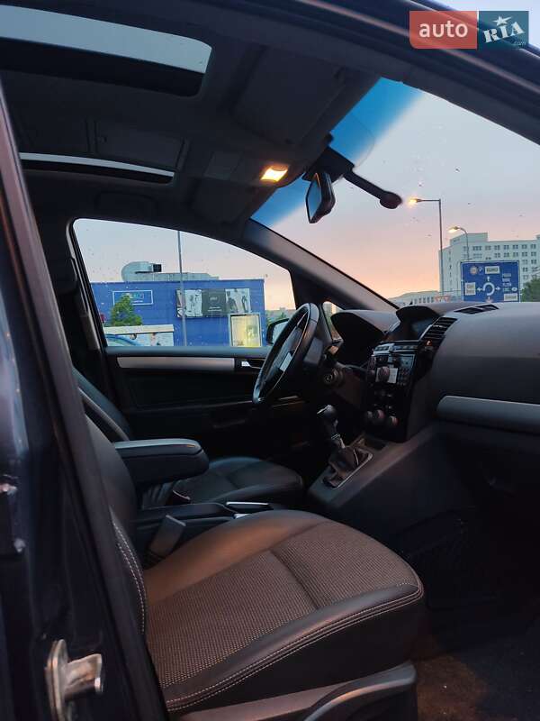 Минивэн Opel Zafira 2008 в Луцке