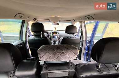 Минивэн Opel Zafira 2006 в Киеве