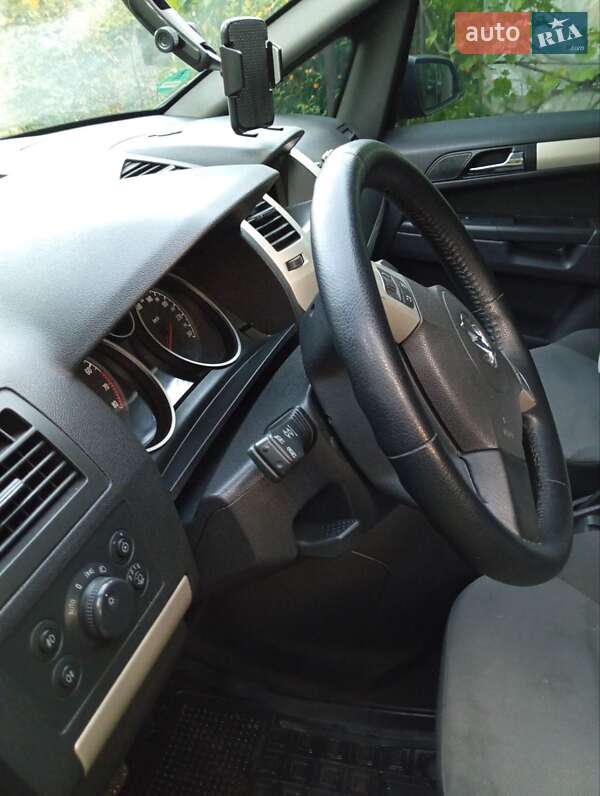 Минивэн Opel Zafira 2008 в Красноильске