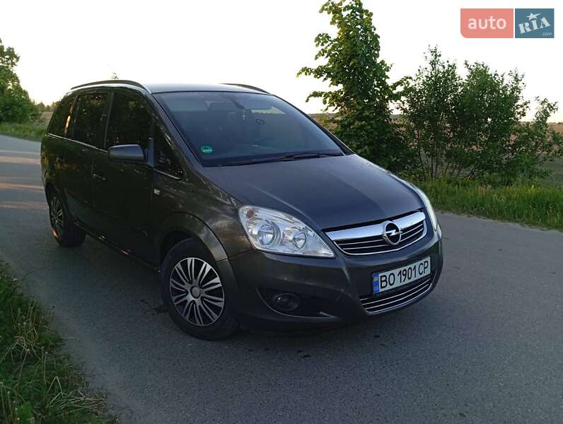 Минивэн Opel Zafira 2008 в Красноильске