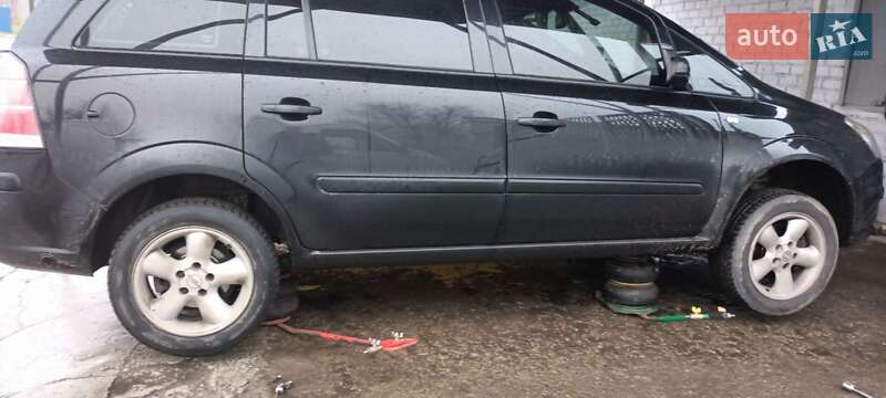 Минивэн Opel Zafira 2005 в Запорожье