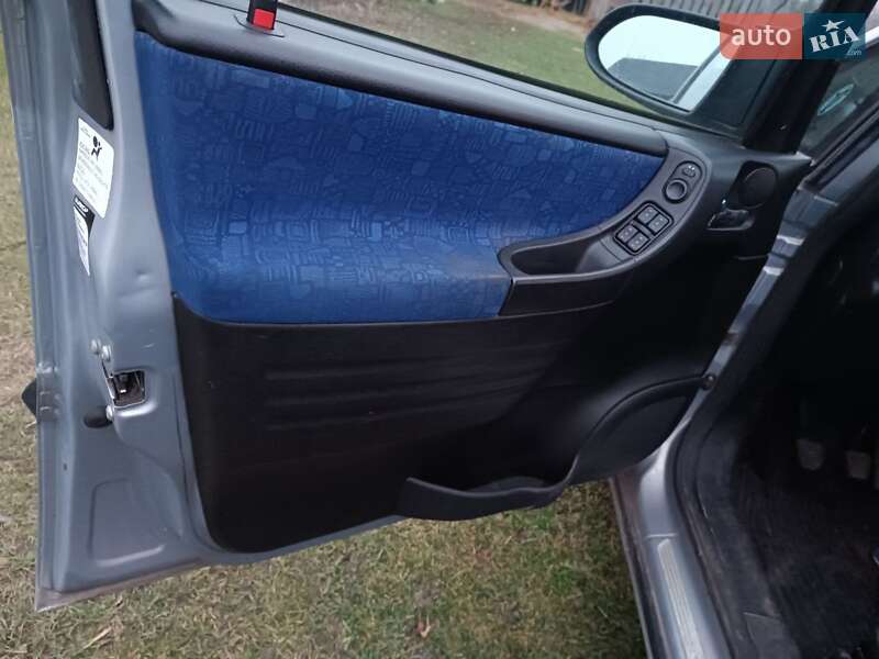 Мінівен Opel Zafira 2001 в Любешові