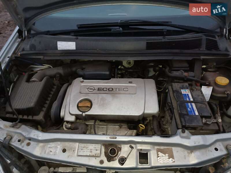 Мінівен Opel Zafira 2001 в Любешові