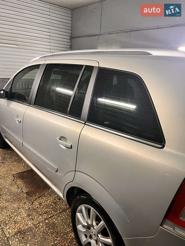 Мінівен Opel Zafira 2006 в Пирятині
