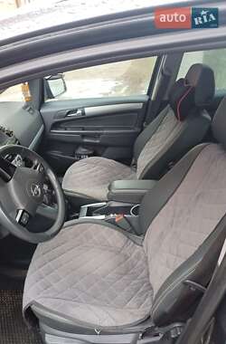 Минивэн Opel Zafira 2011 в 