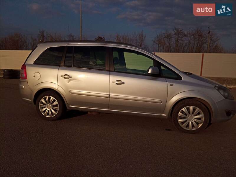 Opel Zafira 2012