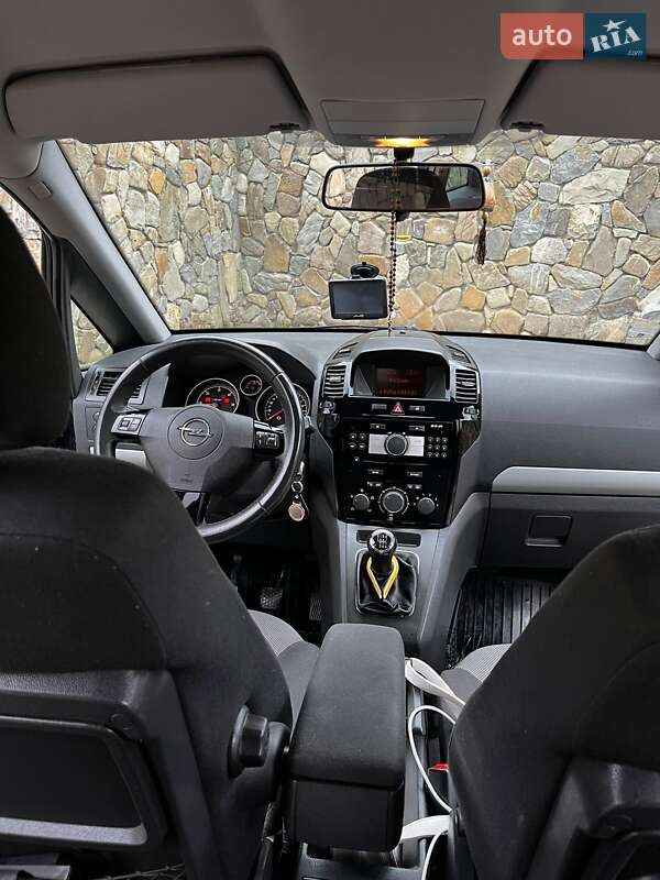 Мінівен Opel Zafira 2011 в Івано-Франківську