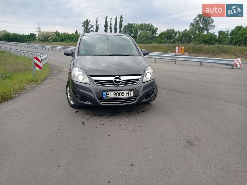 Минивэн Opel Zafira 2012 в Решетиловке