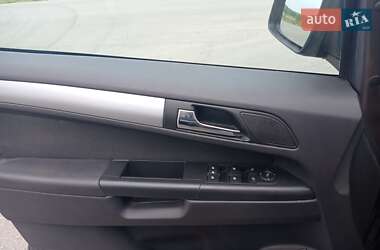 Минивэн Opel Zafira 2012 в 