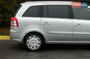 Минивэн Opel Zafira 2008 в 