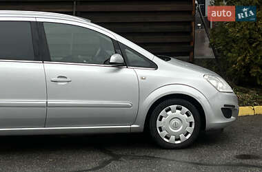Минивэн Opel Zafira 2008 в 
